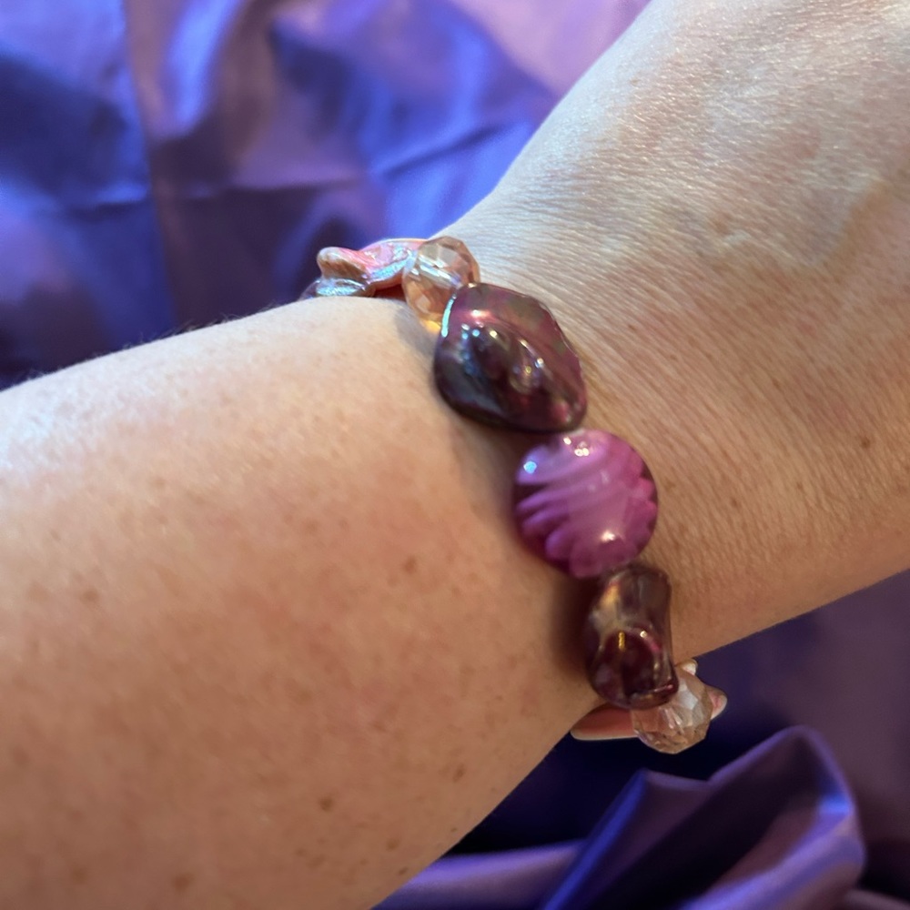 Pretty Pink and Purple Resin bead stretch bracelet. Unbranded. - Picture 6 of 7